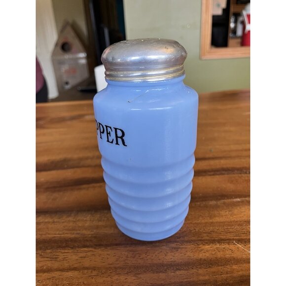 Vintage Jeannette Delphite Blue Ribbed Glass Pepper Shaker - Picture 4 of 13
